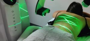 Terapia de Láser Verde con la aparatología Emerald.